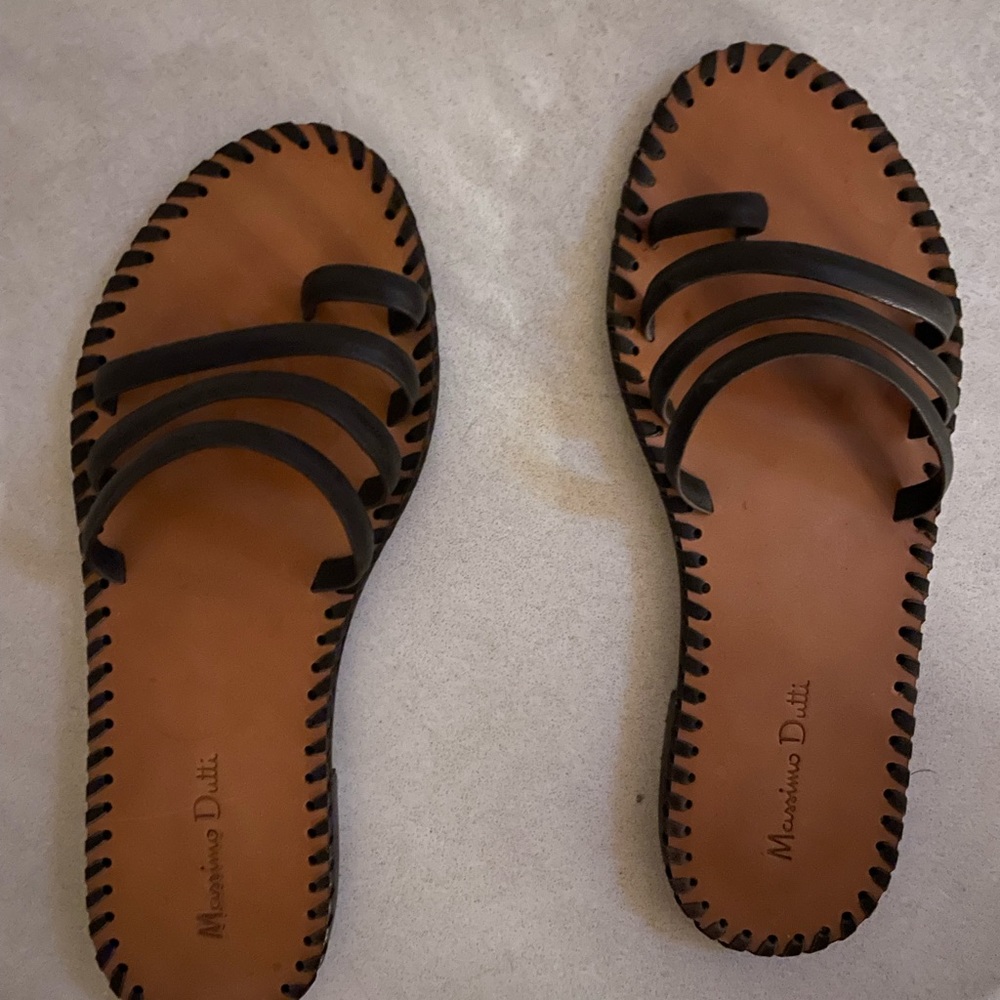 Massimo Dutti leather flat sandals